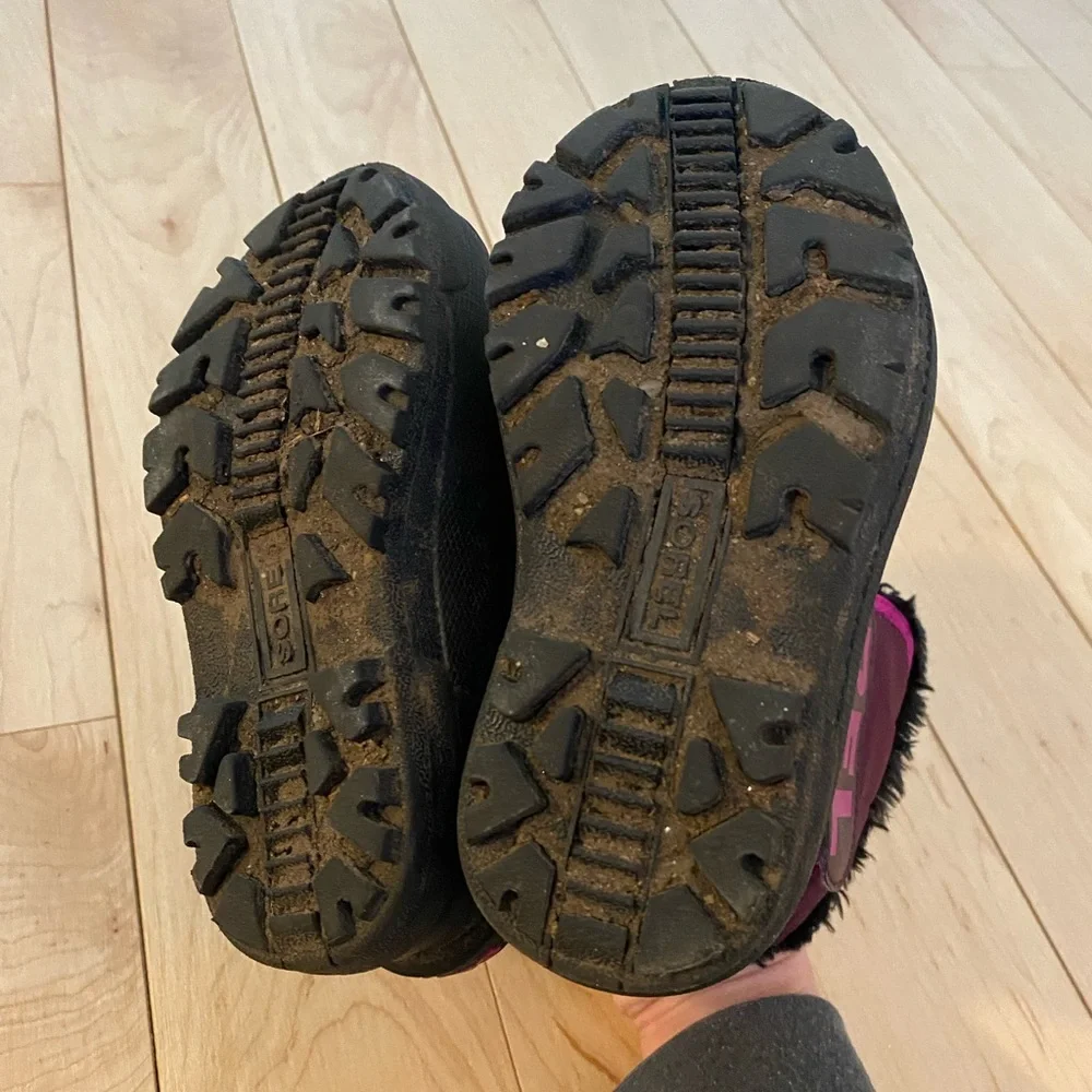Sorel Snow Commander Boot Fuchsia and Black Children’s Size 9